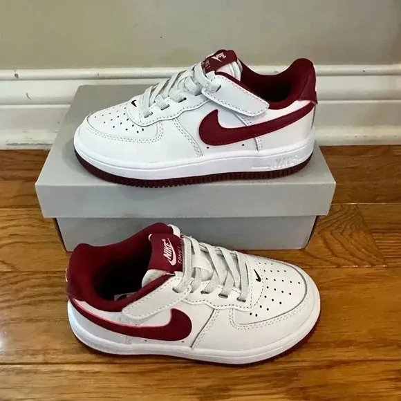 New boys /toddlers Nike Air Force 1 Low Ez on tennis shoes sneakerSize 10