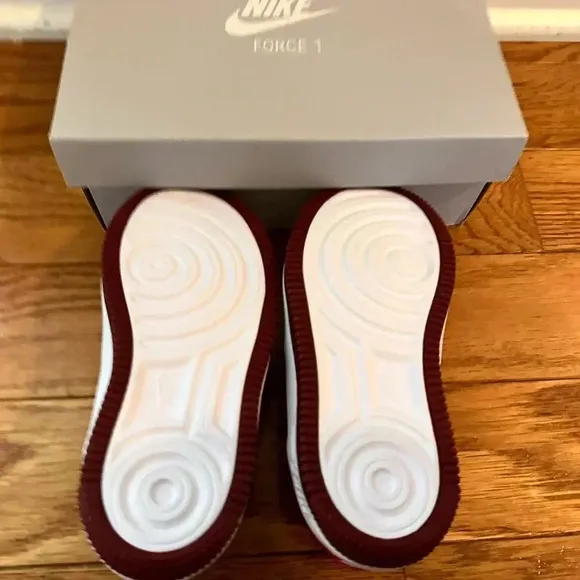 New boys /toddlers Nike Air Force 1 Low Ez on tennis shoes sneakerSize 10