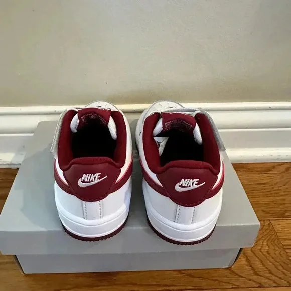 New boys /toddlers Nike Air Force 1 Low Ez on tennis shoes sneakerSize 10