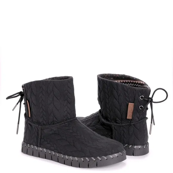 NIB Muk Luks Cable Knit Memory Foam Insole Lace-up Back Ankle Boots Black 8