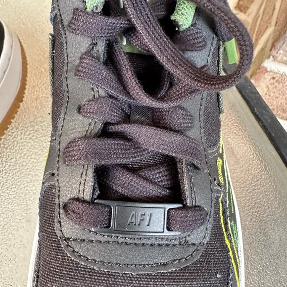 Nike Air Force 1 Lv8 NY vs. NY Sneakers Kids Size 4.5 Black and Green