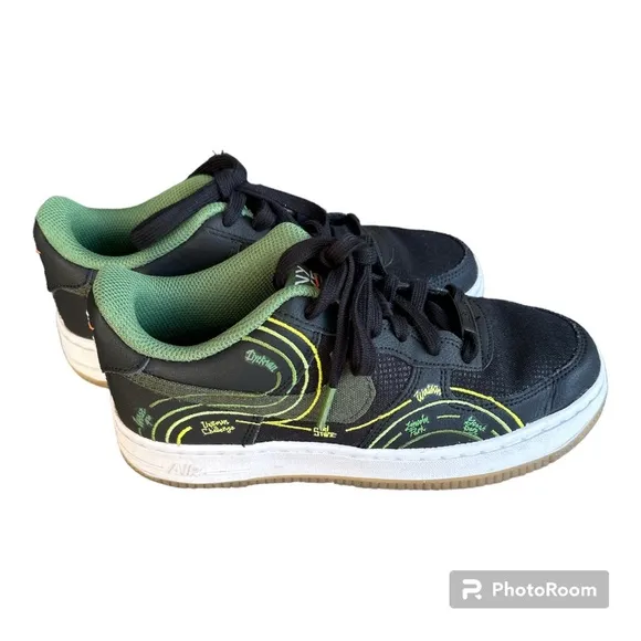 Nike Air Force 1 Lv8 NY vs. NY Sneakers Kids Size 4.5 Black and Green