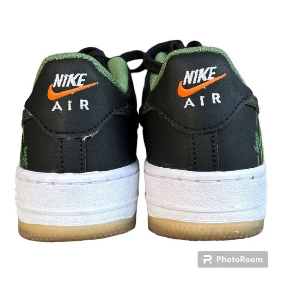 Nike Air Force 1 Lv8 NY vs. NY Sneakers Kids Size 4.5 Black and Green