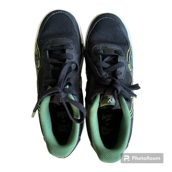 Nike Air Force 1 Lv8 NY vs. NY Sneakers Kids Size 4.5 Black and Green