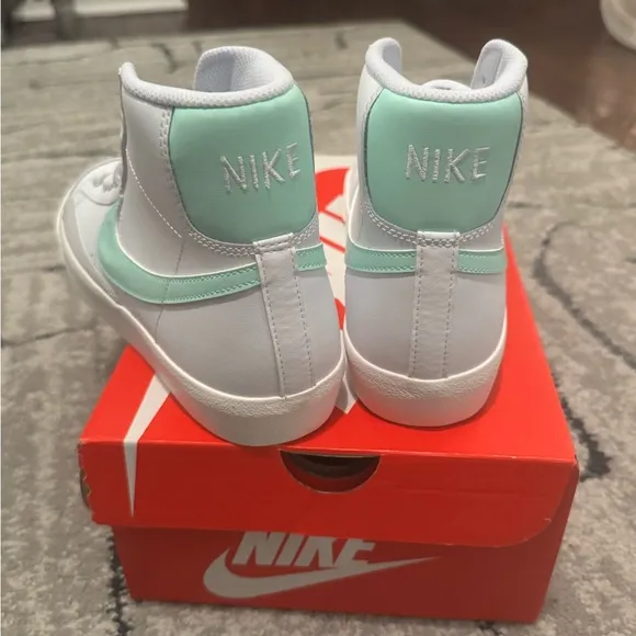 Nike Blazer Mid 77