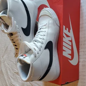 Nike Blazer Mid 77