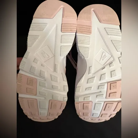 Nike Girls Pink Air Huarache Size 2  DS-034