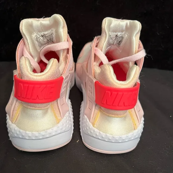 Nike Girls Pink Air Huarache Size 2  DS-034