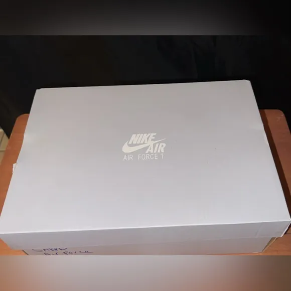 Nike (GS) Air Force 1 LV8 2 Monarch/Sail- 7Y/W8.5