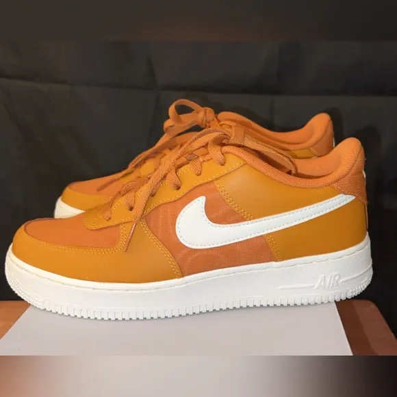 Nike (GS) Air Force 1 LV8 2 Monarch/Sail- 7Y/W8.5