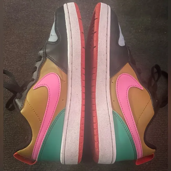 NIKE Sneakers Women's and Youth Size/Unisex