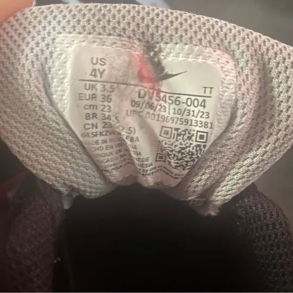 NIKE Sneakers Women's and Youth Size/Unisex