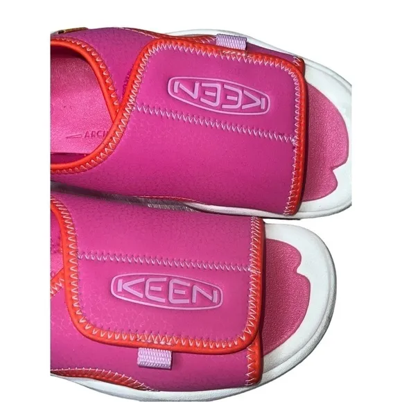 NWOT ▶️ Keen ◀️ Knotch River Ot Magenta/lilac Chiffon - Size 13