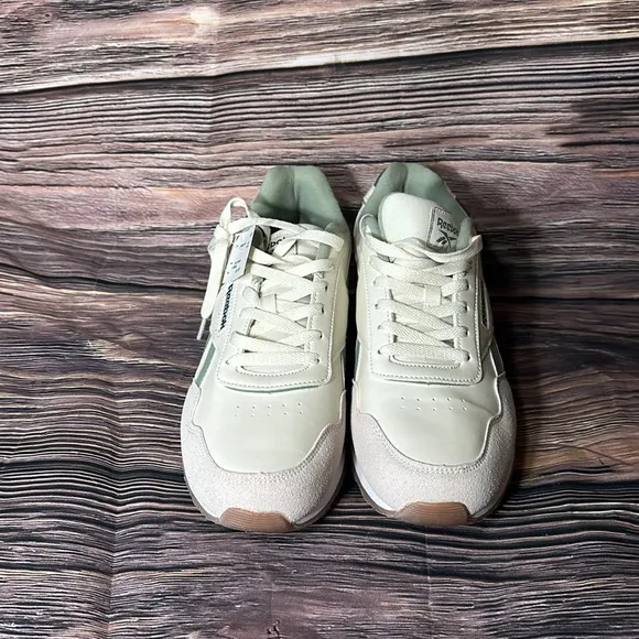 Reebok Harman Run Mens Size 9.5 Cream / Light Green Leather Shoes NWT