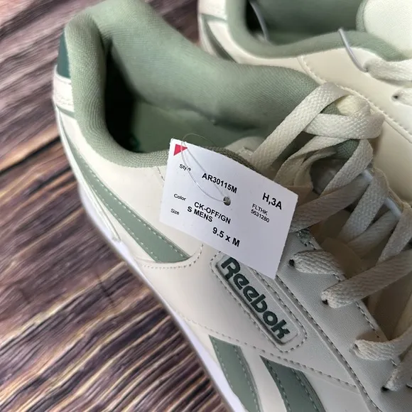 Reebok Harman Run Mens Size 9.5 Cream / Light Green Leather Shoes NWT