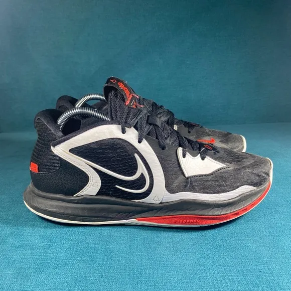 Size 8.5 - Men’s Nike Kyrie low 5 bred dominoes shoes