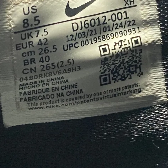 Size 8.5 - Men’s Nike Kyrie low 5 bred dominoes shoes