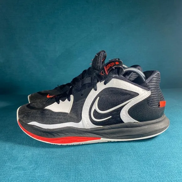 Size 8.5 - Men’s Nike Kyrie low 5 bred dominoes shoes