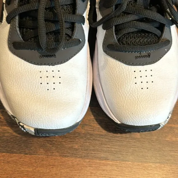 Under Armour Black and White Tennis Basketball Shoe- Size 2.5