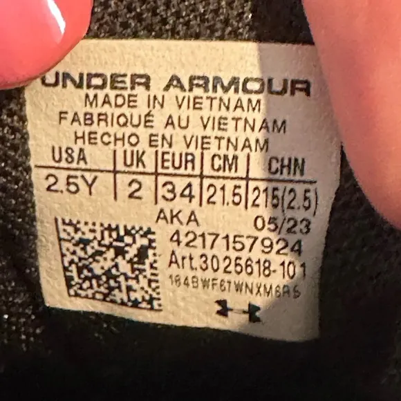 Under Armour Black and White Tennis Basketball Shoe- Size 2.5